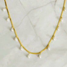 Load image into Gallery viewer, Pearl drop necklace 
