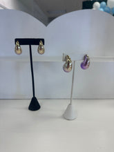 Load image into Gallery viewer, Gold and Purple Hue Droplet Earrings
